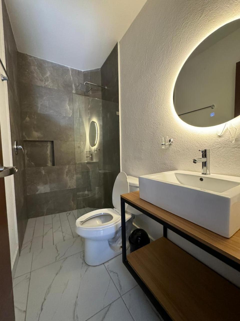 Vidrio Suites Col Americana Guadalajara Exterior foto