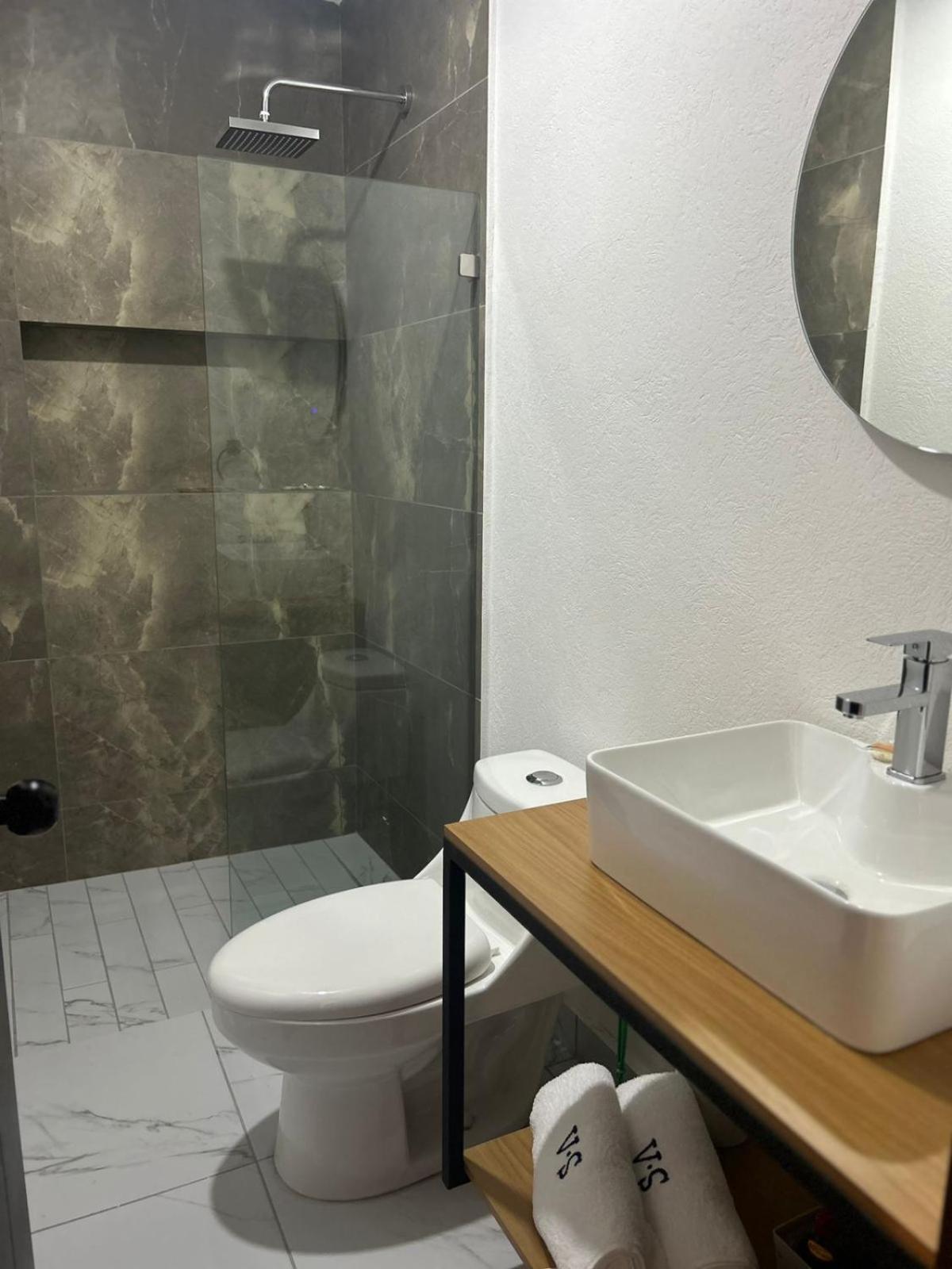 Vidrio Suites Col Americana Guadalajara Exterior foto