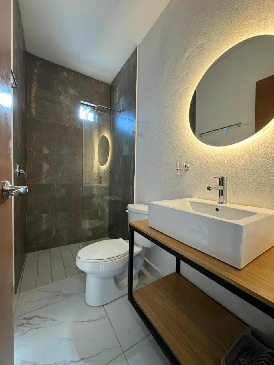 Vidrio Suites Col Americana Guadalajara Exterior foto